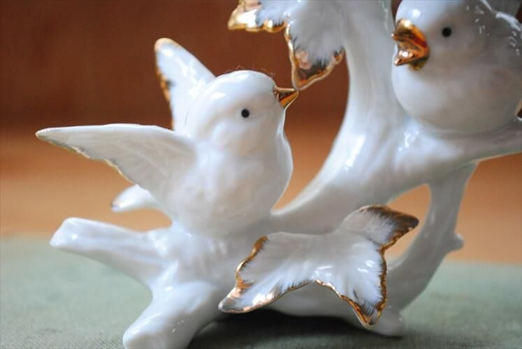 ドイツから 白磁器の小鳥 オブジェ インテリア ディスプレイ ドイツから 白磁器の小鳥 オブジェ インテリア ディスプレイ