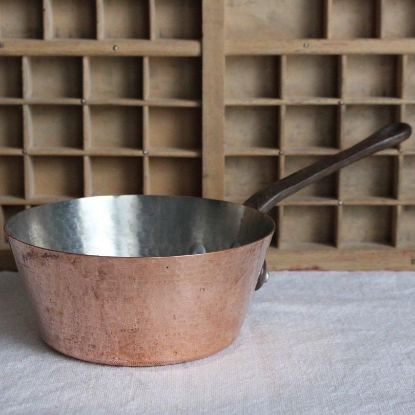 フランス製アンティーク 銅製片手鍋の素朴な魅力