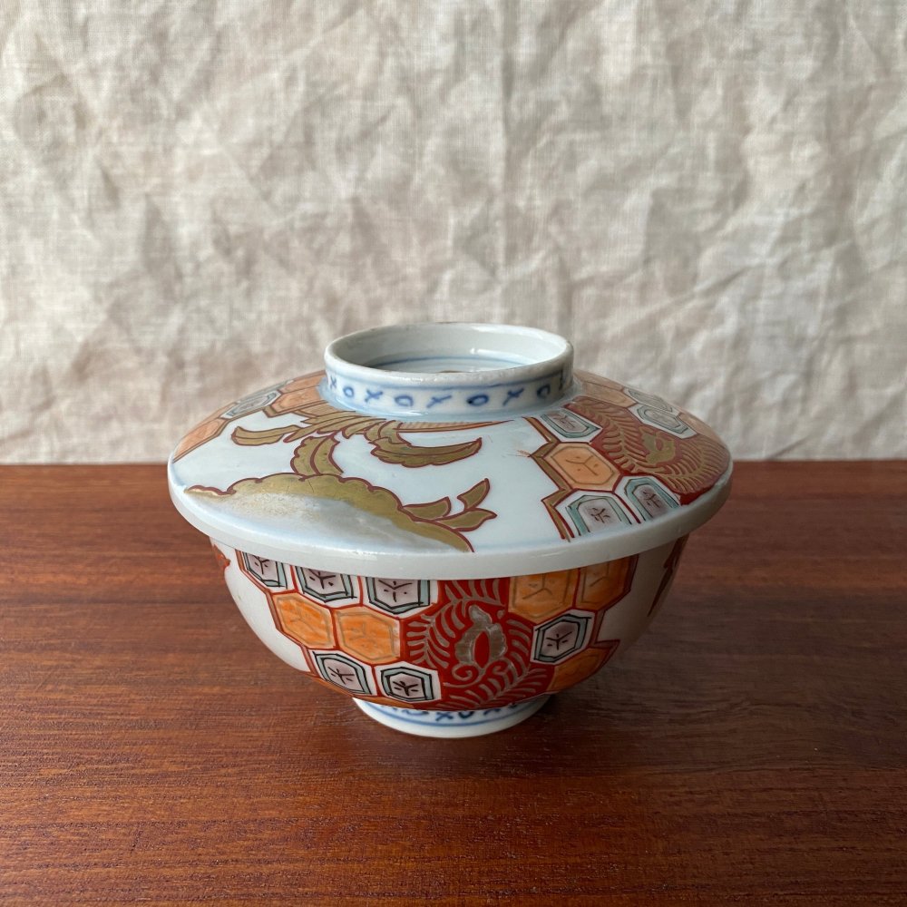 芭蕉の葉と亀甲紋の茶碗 (A)