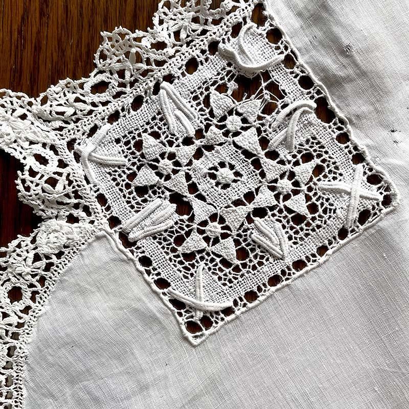 フランス風刺繍テーブルセンター