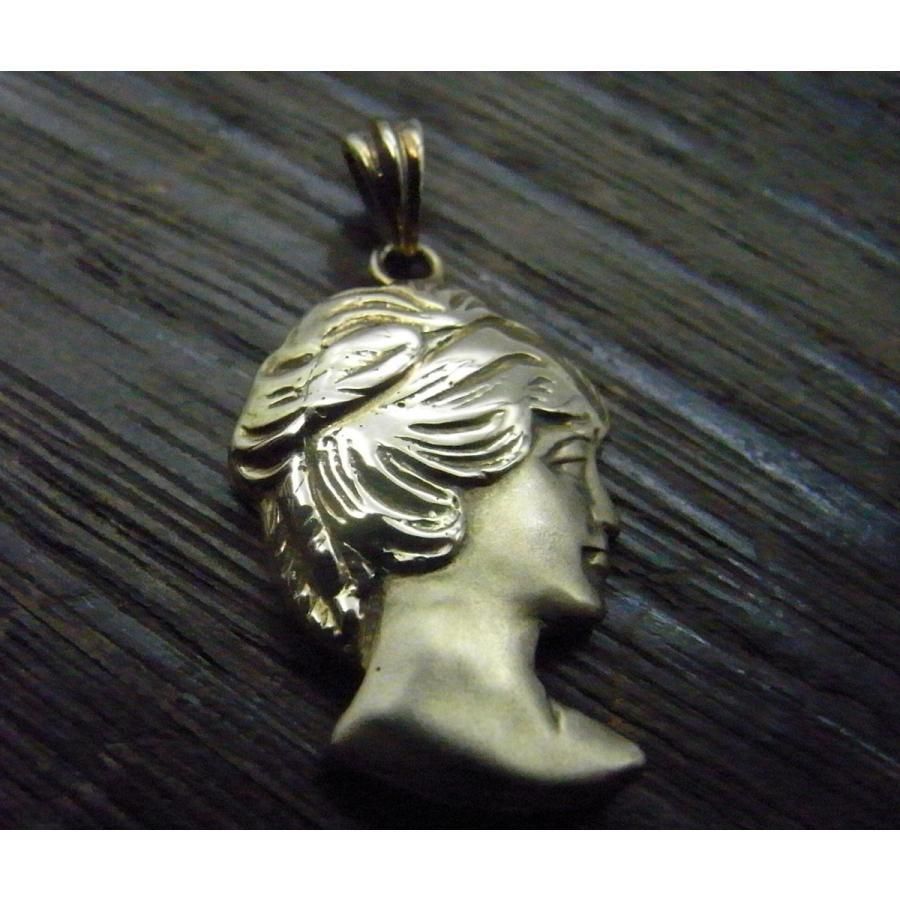 ヴィンテージ18金貴婦のペンダント