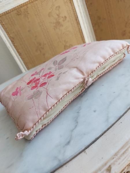 アンティーク花柄ハンキーケース アンティーク花柄ハンキーケース - ANTIQUE LEAVES