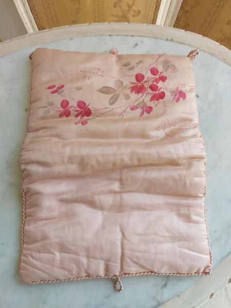 アンティーク花柄ハンキーケース アンティーク花柄ハンキーケース - ANTIQUE LEAVES