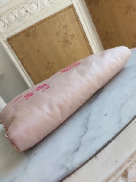 アンティーク花柄ハンキーケース アンティーク花柄ハンキーケース - ANTIQUE LEAVES