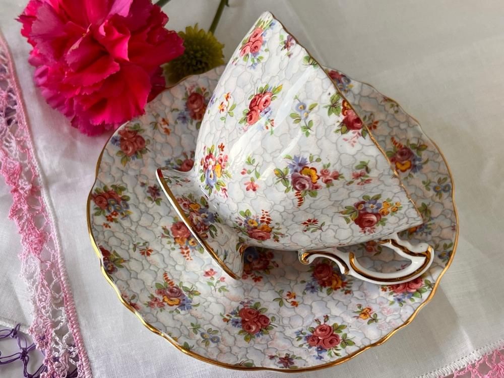 英国製ハマースレイの繊細な花柄ティーカップセット