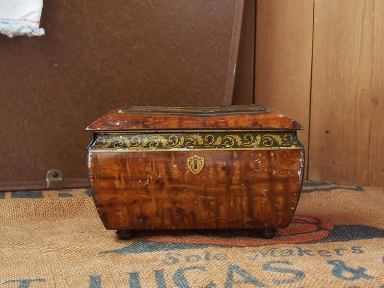 イギリスアンティーク ビスケット缶 BISCUIT TIN - ANTIQUE LEAVES イギリスアンティーク ビスケット缶 BISCUIT TIN - ANTIQUE LEAVES