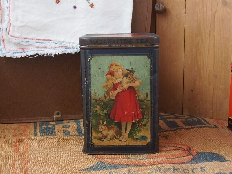 イギリスアンティーク 紅茶缶 MAZAWATTEE TEA - ANTIQUE LEAVES イギリスアンティーク 紅茶缶 MAZAWATTEE TEA - ANTIQUE LEAVES