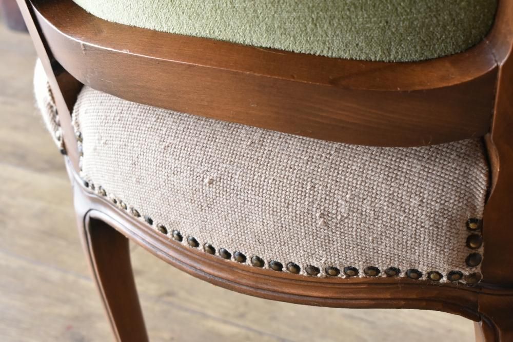 英国製1920年代 プチポワンのアームチェア 優雅な装飾