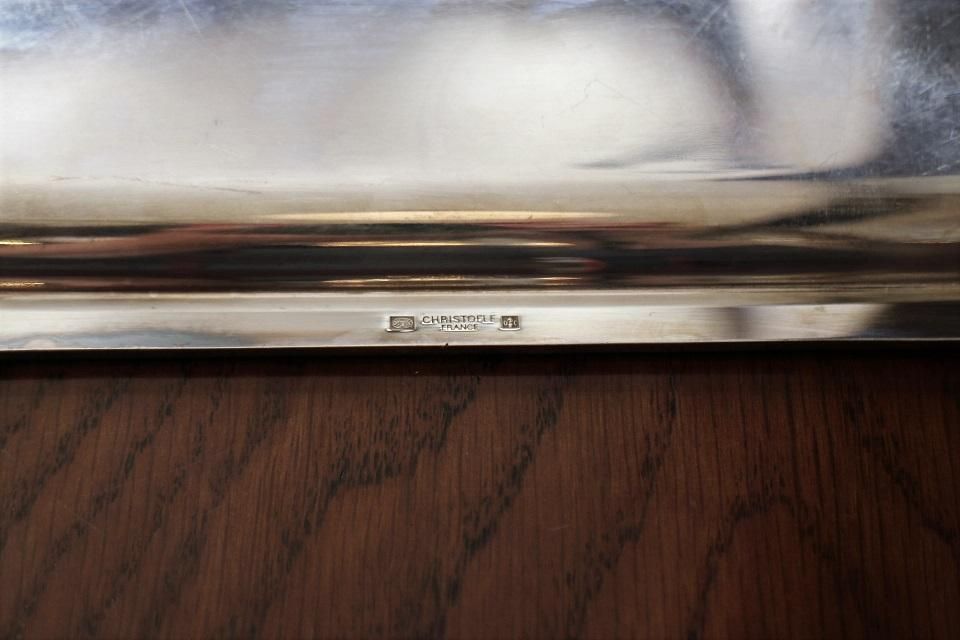 アンティークなクリストフルのシルバートレイ