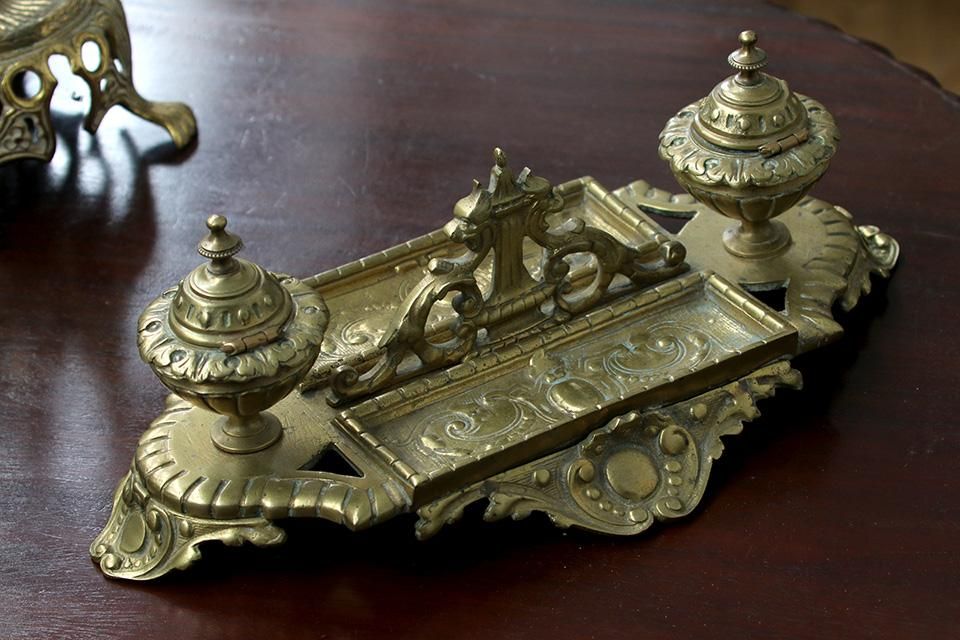 存在感ある真鍮製アンティークインクスタンド1930年代