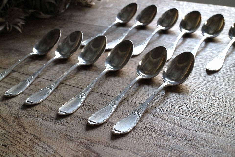 フランス製アンティーク洋銀スプーン 繊細な柄付き