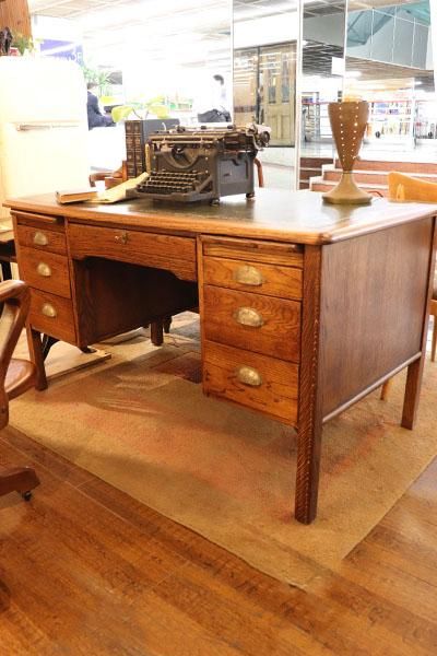 アンティーク ブリティッシュオーク 鍵付きレザートップデスク