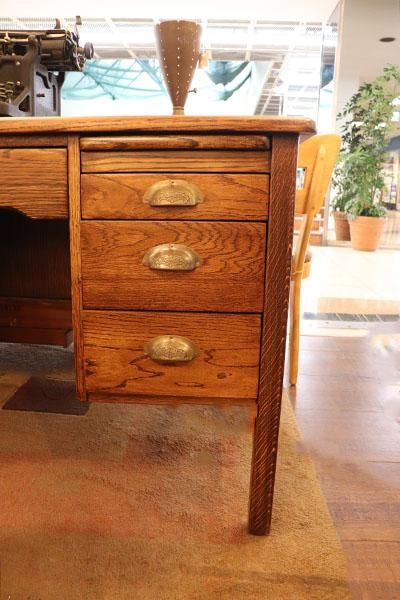 【p259/k】アンティークデスク 英国 レザートップデスク 時代 インテリア p259/k】アンティークデスク 英国 レザートップデスク 時代 インテリア