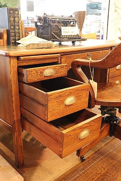 アンティーク ブリティッシュオーク 鍵付きレザートップデスク