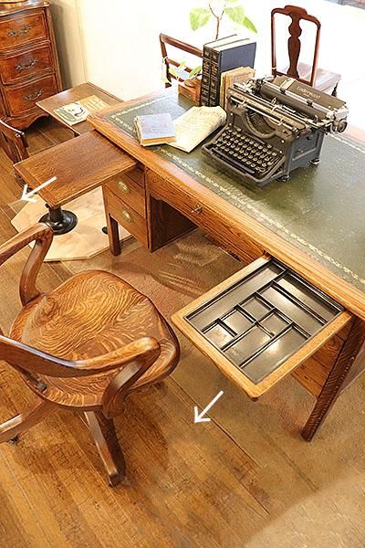 アンティーク ブリティッシュオーク 鍵付きレザートップデスク