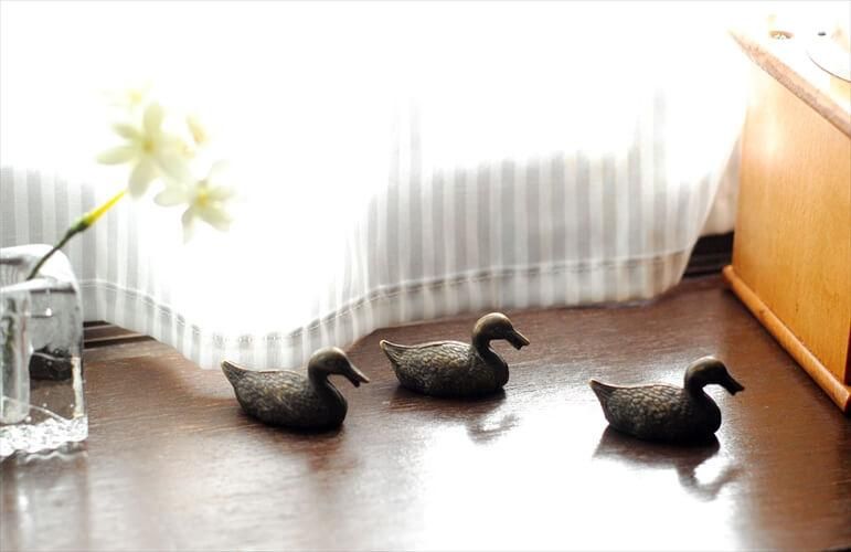 ドイツから 小さな真鍮のカルガモ オブジェ 1羽あたり ブラス ドイツから 小さな真鍮のカルガモ オブジェ 1羽あたり ブラス