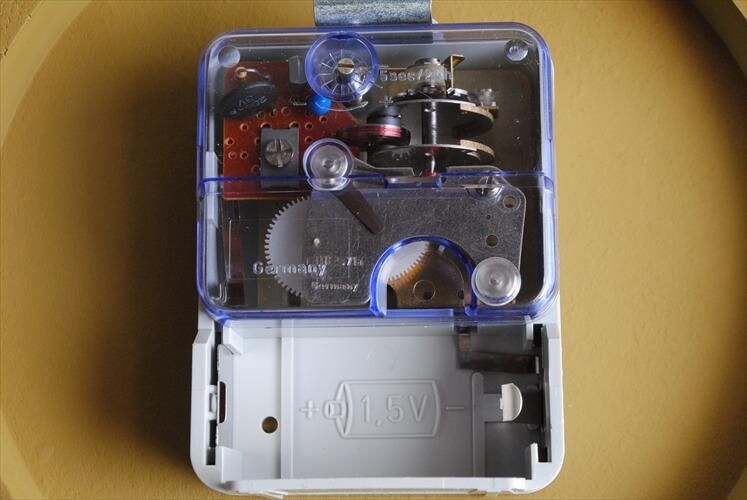 【ヴィンテージ1970's】ドイツ製EUROPA オレンジ 陶器製スクエア時計 ヴィンテージ1970´s】ドイツ製EUROPA オレンジ 陶器製スクエア時計