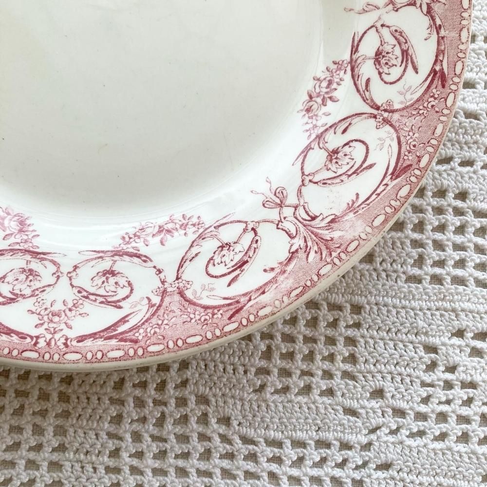 クレイユ エ モントロー 皿 赤のアクセント付きアンティーク