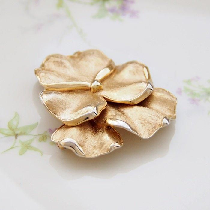 アメリカ製トリファリ希少なパンジーモチーフブローチ