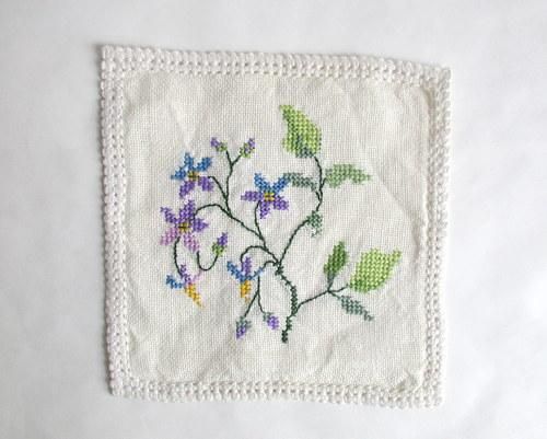 スウェーデン製ハンド刺繍のミニクロス - アンティークモール＆蚤の市