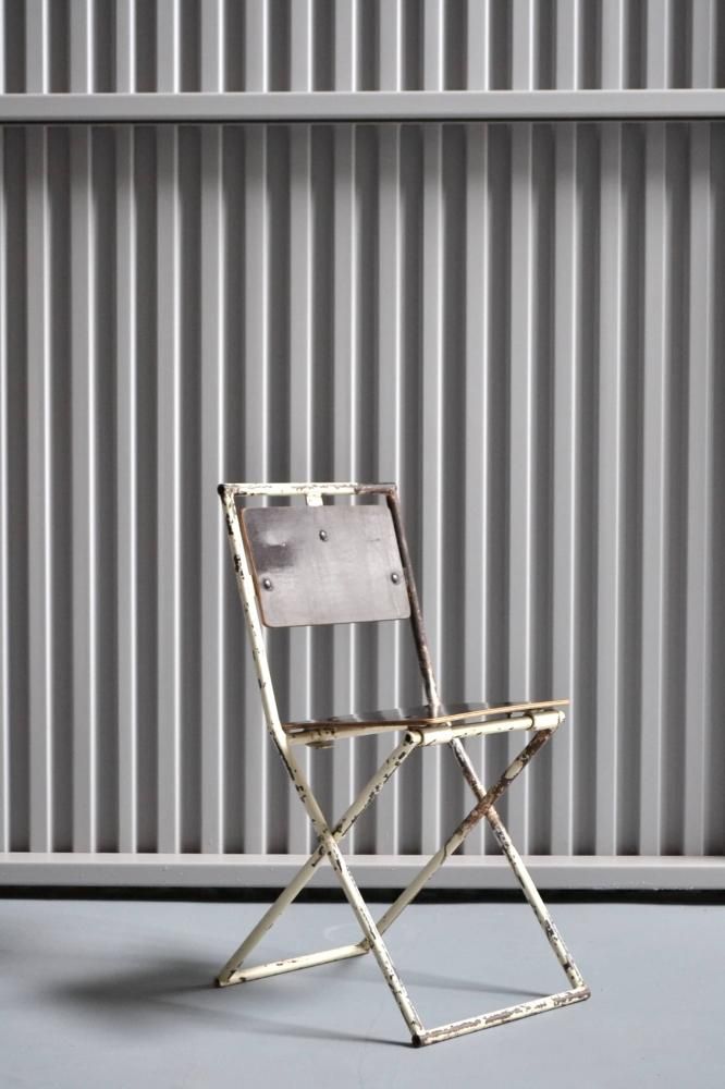 Circus folding chair