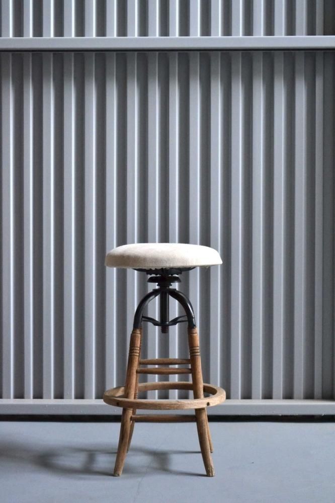 Swivel high stool