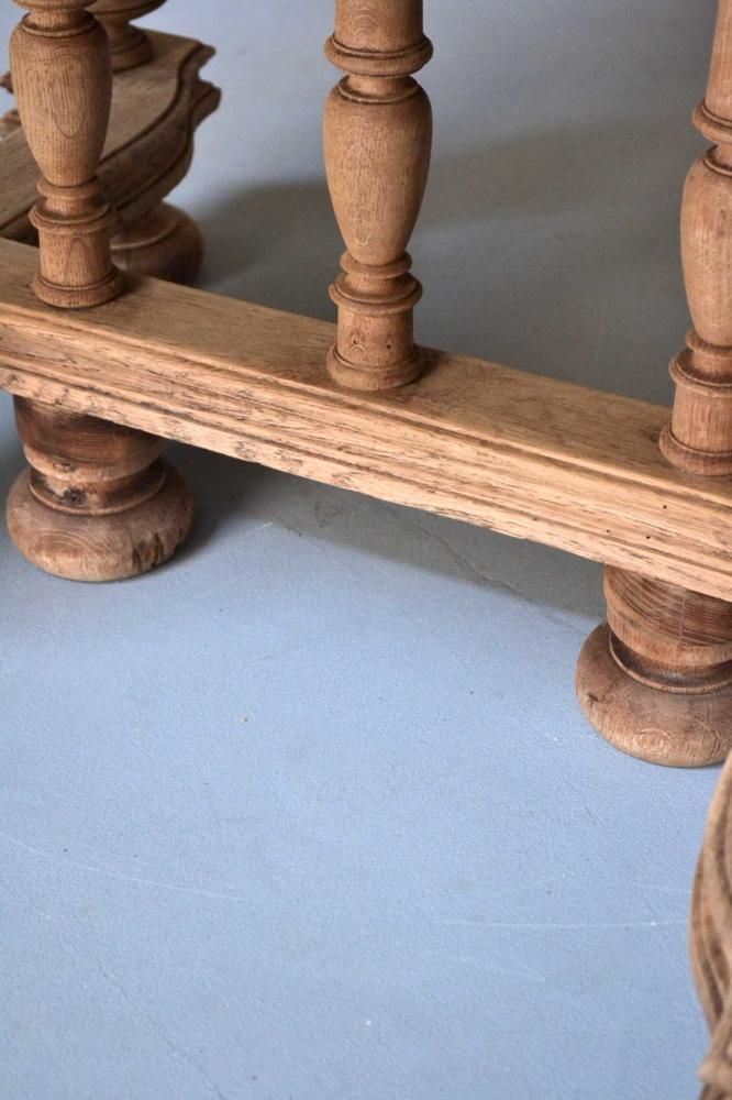 Dining table oak Henri II