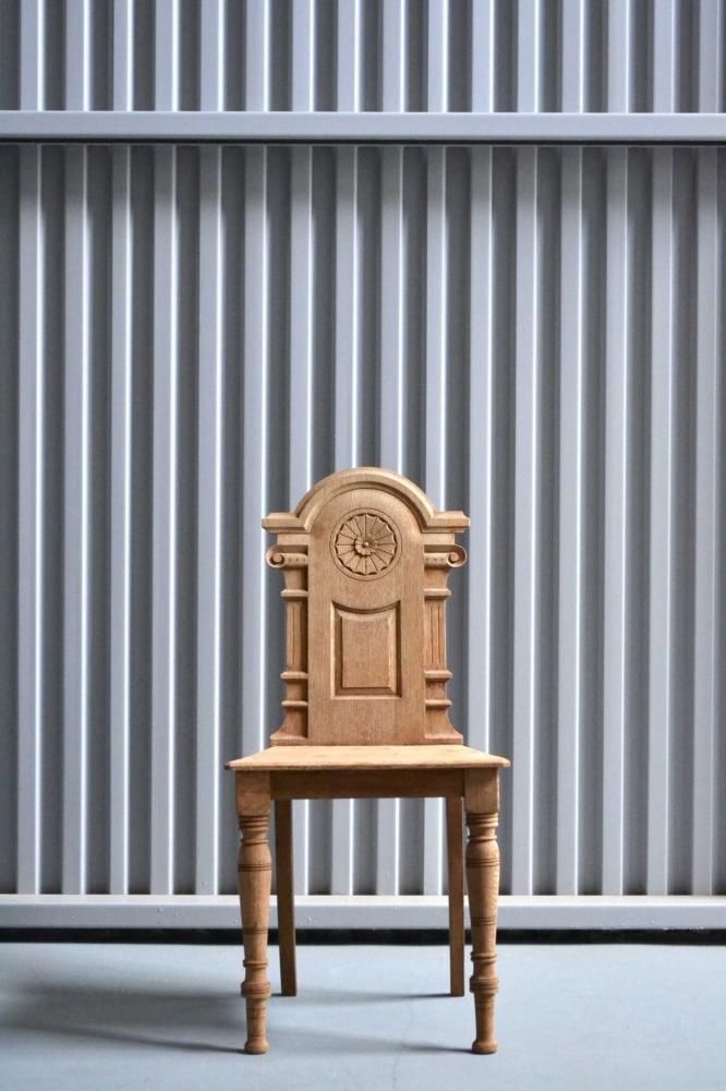 Hall chair