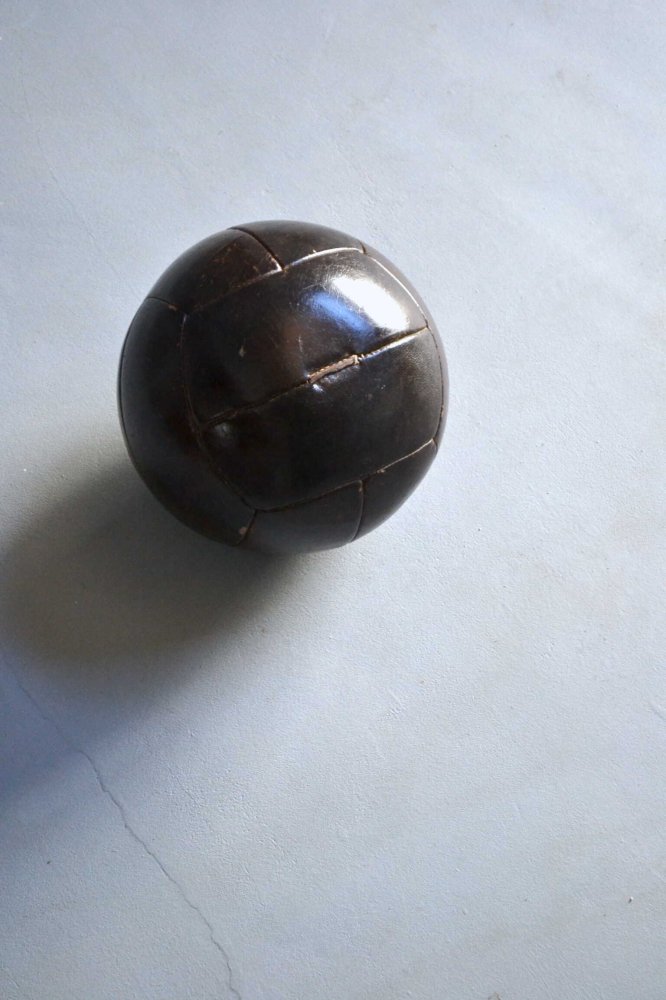 Vintage leather medicine ball black