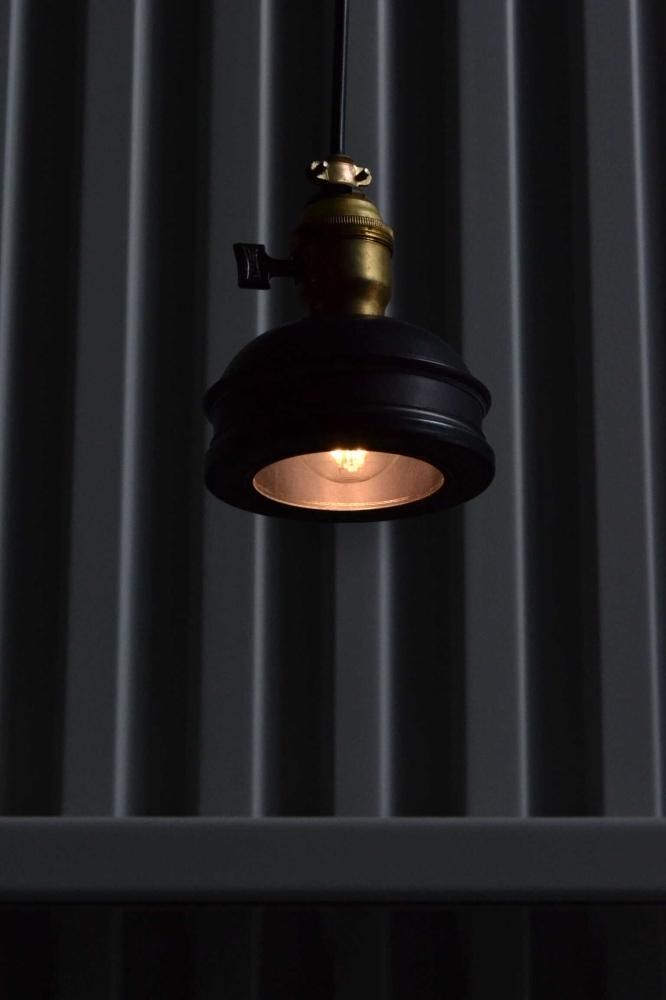 Telescopic shade tent blackout lamp