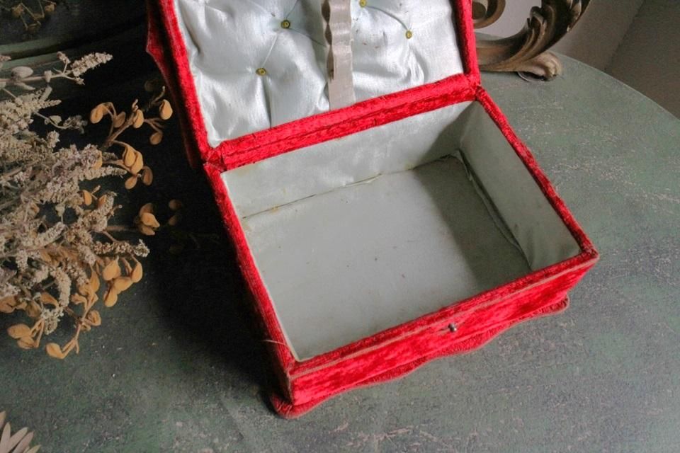 フランスアンティーク木製ボックス 赤いライニング フランスアンティーク木製ボックス 赤いライニング