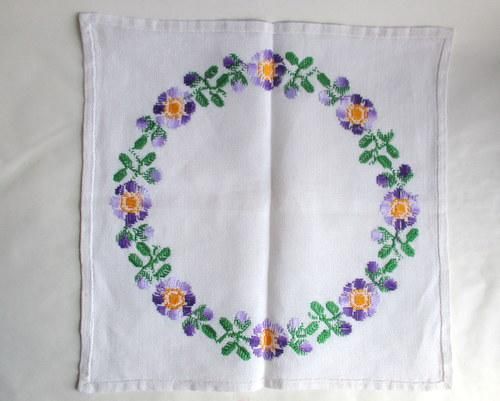 スウェーデン製ハンド刺繍のクロス - アンティークモール＆蚤の市情報