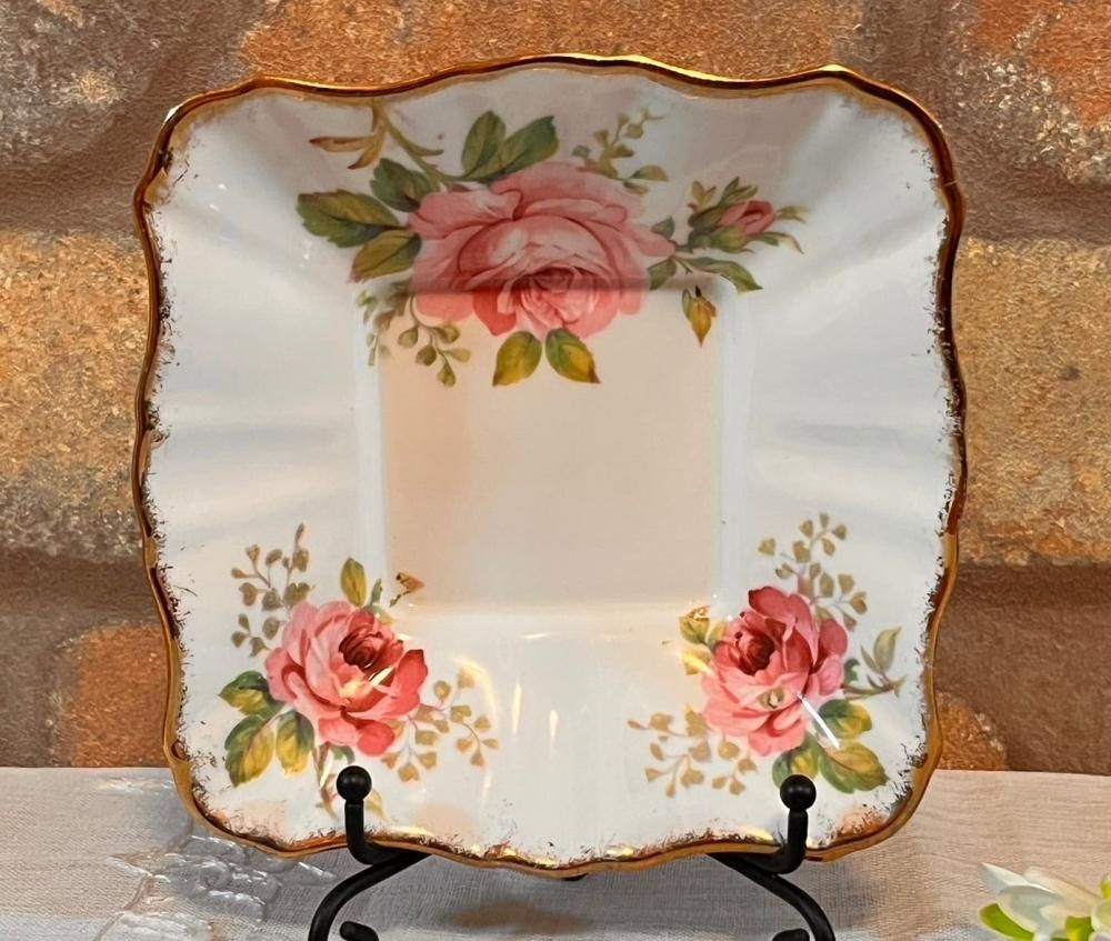 英国製ロイヤルアルバートのバラ柄スナックプレートセット