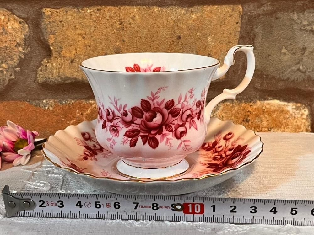 【新品希少】ロイヤルアルバート チーキー ピンク ディナープレート ヴィンテージ 新品希少】ロイヤルアルバート チーキー ピンク ディナー