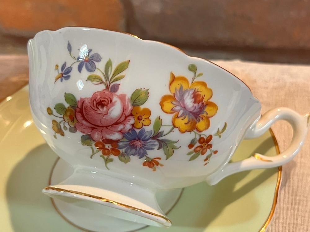 コールポート ライムグリーン 花柄のティーカップ&ソーサー コールポート ライムグリーン 花柄のティーカップ&ソーサー
