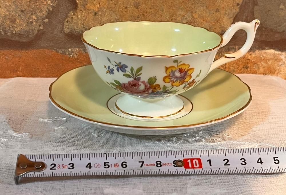 コールポート ライムグリーン 花柄のティーカップ&ソーサー コールポート ライムグリーン 花柄のティーカップ&ソーサー