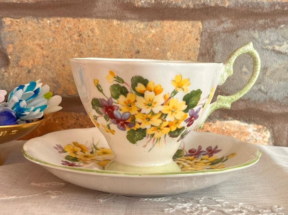 パラゴン コバルトブルー、金彩に花柄のティーカップ&ソーサー パラゴン コバルトブルー、金彩に花柄のティーカップ&ソーサー