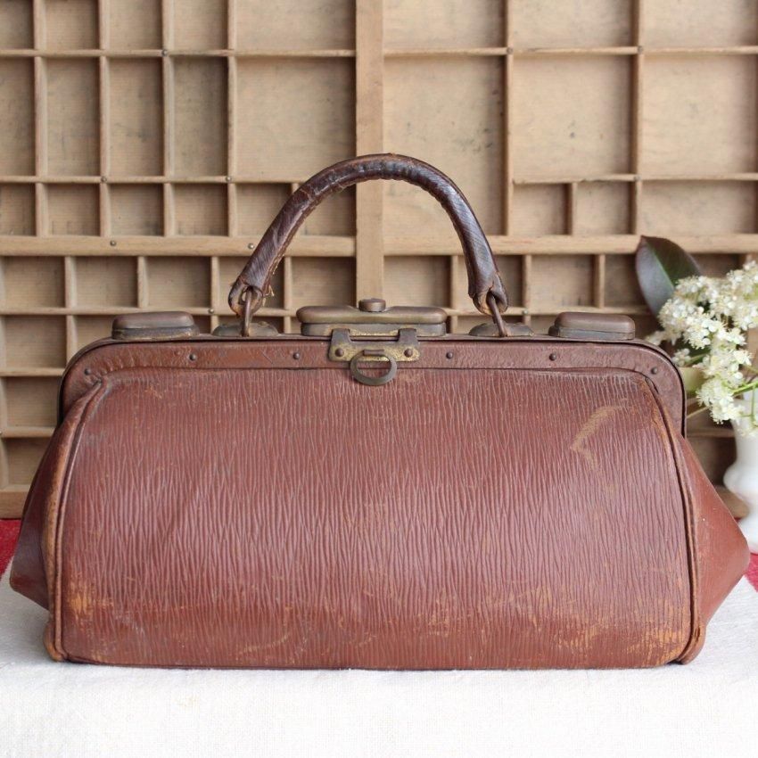 フランス製アンティークのエレガントなボストンバック