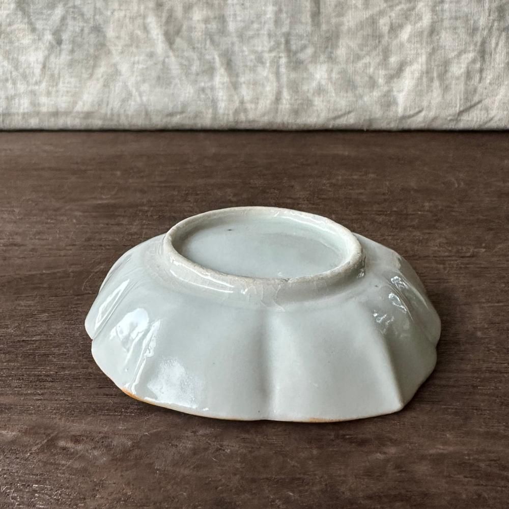 訳あり】染付の鶴の型押し豆皿 - ANTIQUE LEAVES