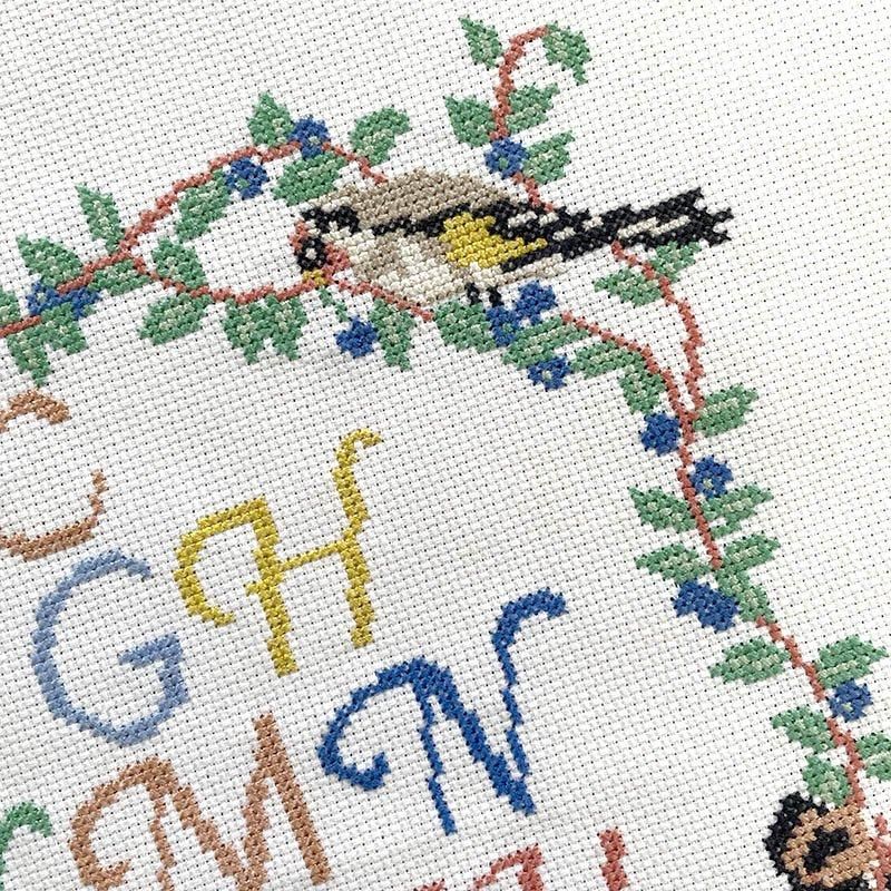 刺繍サンプラー 鳥とABC アルファベットサンプラー クロス