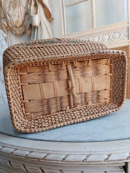 アンティークフレンチローズバスケット - ANTIQUE LEAVES アンティークフレンチローズバスケット - ANTIQUE LEAVES