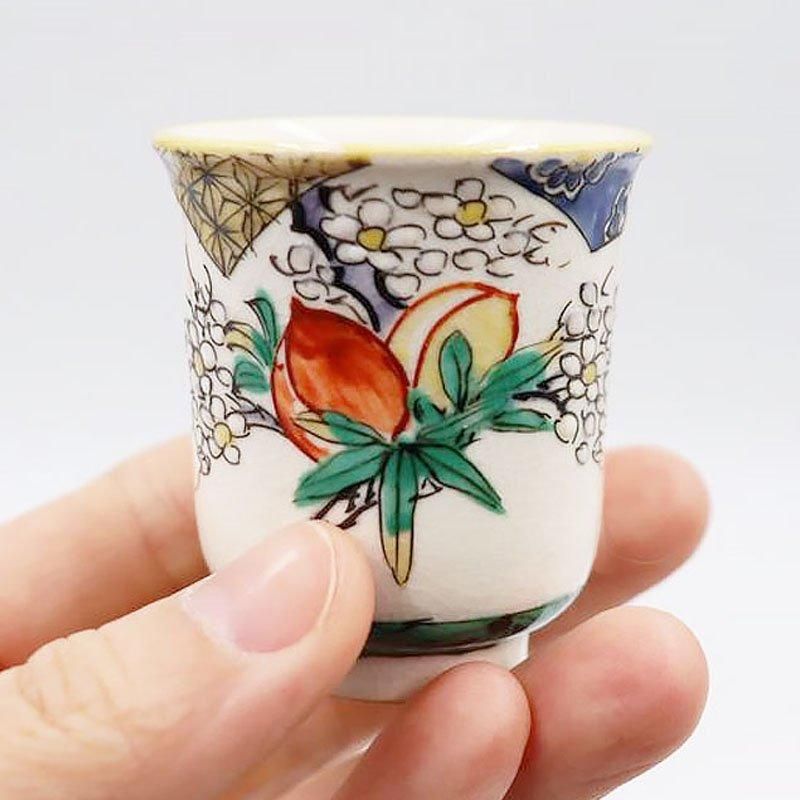 九谷焼 手描き 通りもん 上品 美しい 猪口 ぐい呑み 酒器 骨董 九谷焼 手描き 通りもん 上品 美しい 猪口 ぐい呑み 酒器 骨董