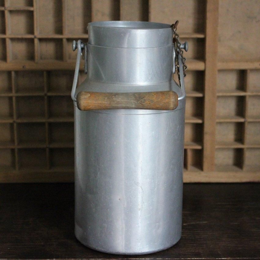 フランス製アンティーク 四つ葉ミルクポットの素朴さ