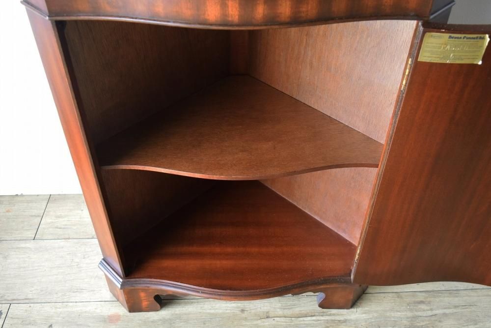 ヴィンテージ Bevan Funnell コーナーキャビネット