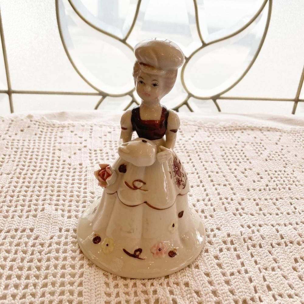 激安正規  フランス直輸入】愛らしい装いの貴婦人 陶器の人形（ 呼び鈴 工芸品