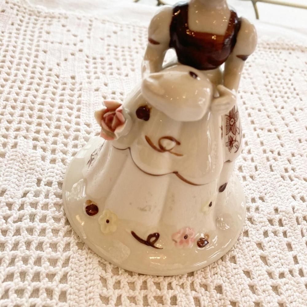 フランス直輸入】愛らしい装いの貴婦人 陶器の人形( 呼び鈴 フランス直輸入】愛らしい装いの貴婦人 陶器の人形( 呼び鈴