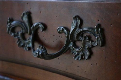 フランス製アンティーク、重厚なチェスト