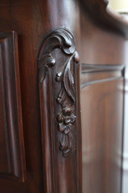 フランス製アンティーク、立体的な3段チェスト