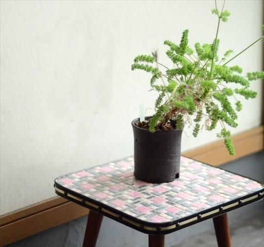ドイツ製 ヴィンテージ きれいなタイルトップ の花台 ミッド ドイツ製 ヴィンテージ きれいなタイルトップ の花台 ミッド