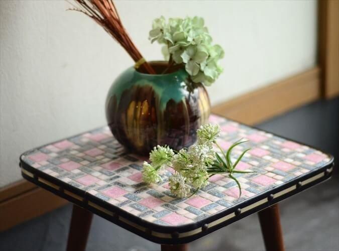 ドイツ製 ヴィンテージ きれいなタイルトップ の花台 ミッド ドイツ製 ヴィンテージ きれいなタイルトップ の花台 ミッド